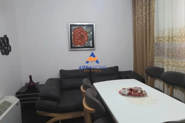 Shtepi ne shitje Vila Luksoze ne Tirane, 4+1, Mobilimi E mobiluar, Pagesa 560,000  Euro.