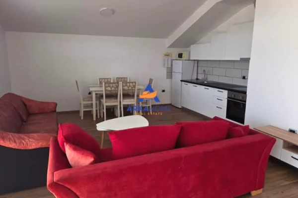 Shtepi ne shitje Vila Luksoze ne Tirane, 4+1, Mobilimi E mobiluar, Pagesa 560,000  Euro.