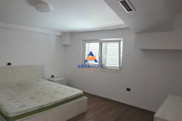 Shtepi ne shitje Vila Luksoze ne Tirane, 4+1, Mobilimi E mobiluar, Pagesa 560,000  Euro.