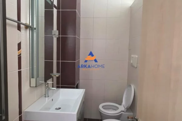 Shtepi ne shitje Vila Luksoze ne Tirane, 4+1, Mobilimi E mobiluar, Pagesa 560,000  Euro.