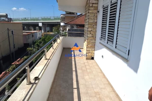 Shtepi ne shitje Vila Luksoze ne Tirane, 4+1, Mobilimi E mobiluar, Pagesa 560,000  Euro.