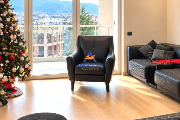 Shtepi ne shitje Apartament ne Tirane, 3+1, Mobilimi E mobiluar, Pagesa 464,989  Euro.