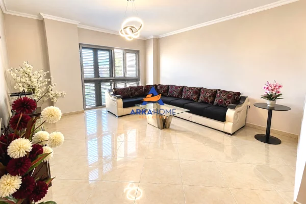Shtepi ne shitje Apartament ne Tirane, 3+1, Mobilimi E mobiluar, Pagesa 270,000  Euro.