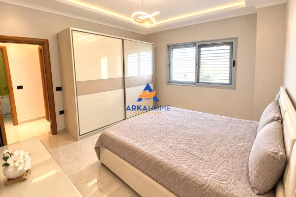 Shtepi ne shitje Apartament ne Tirane, 3+1, Mobilimi E mobiluar, Pagesa 270,000  Euro.