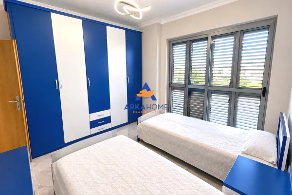 Shtepi ne shitje Apartament ne Tirane, 3+1, Mobilimi E mobiluar, Pagesa 270,000  Euro.