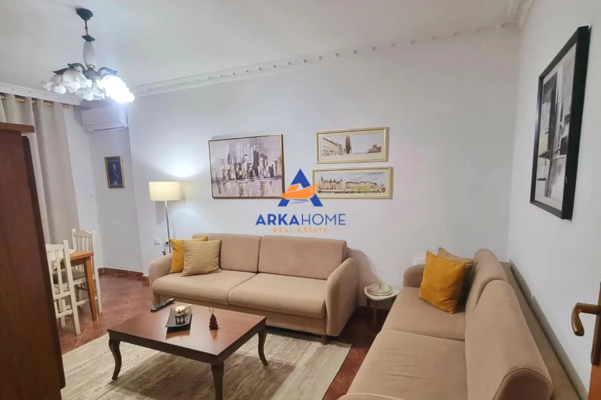 Shtepi me qera Apartament ne Tirane, 2+1, Mobilimi E mobiluar, Pagesa 711  Euro.