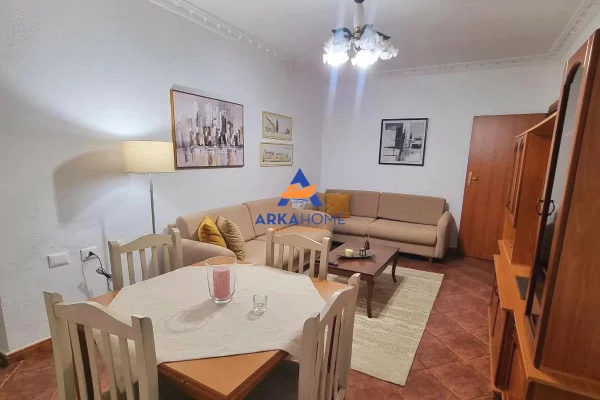 Shtepi me qera Apartament ne Tirane, 2+1, Mobilimi E mobiluar, Pagesa 711  Euro.
