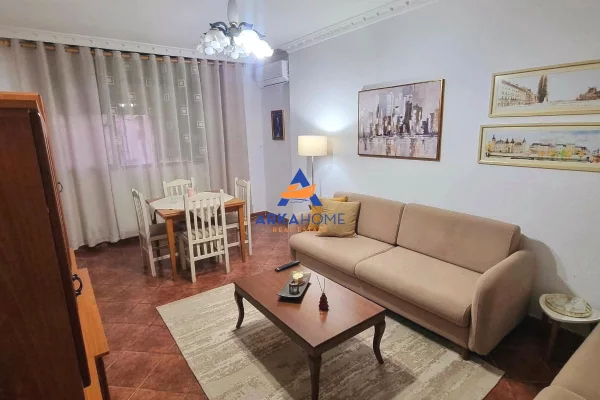 Shtepi me qera Apartament ne Tirane, 2+1, Mobilimi E mobiluar, Pagesa 711  Euro.