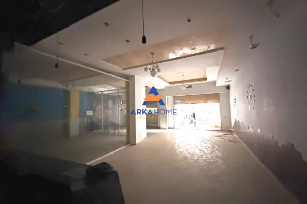 “EKSKLUZIVE” JEPET ME QERA AMBIENT BIZNESI+VERANDE 150 M2 "NE YZBERISHT" 1500 EURO
