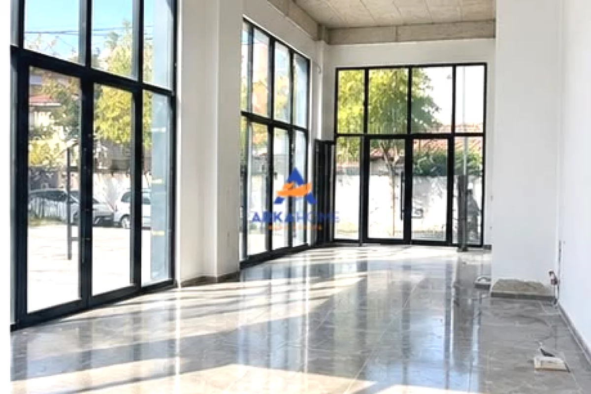 JEPET AMBIENT BIZNESI ME QERA 160M2 "PAZARI I RI" 3500 EURO