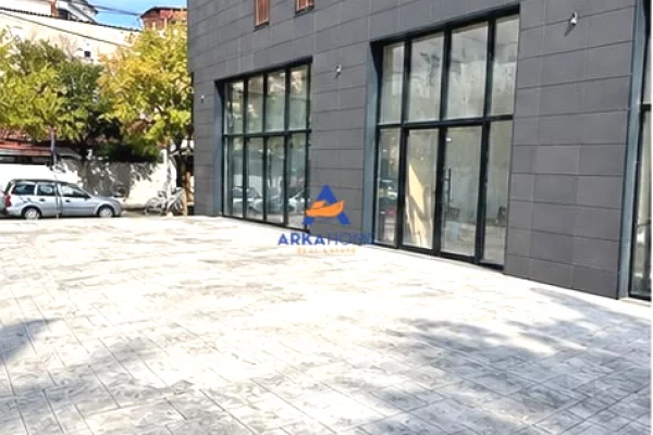 JEPET AMBIENT BIZNESI ME QERA 160M2 "PAZARI I RI" 3500 EURO