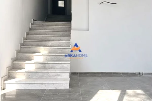 JEPET AMBIENT BIZNESI ME QERA 160M2 "PAZARI I RI" 3500 EURO