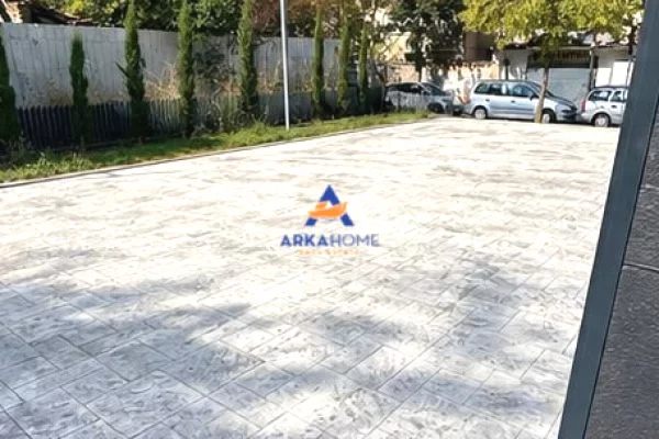 JEPET AMBIENT BIZNESI ME QERA 160M2 "PAZARI I RI" 3500 EURO