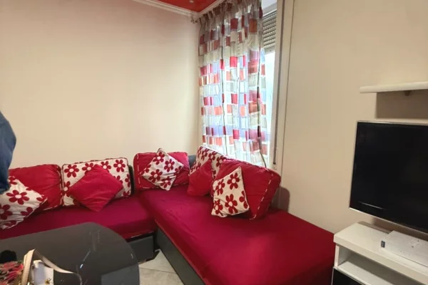 Shtepi me qera Apartament ne Tirane, 2+1, Mobilimi E mobiluar, Pagesa 600  Euro.