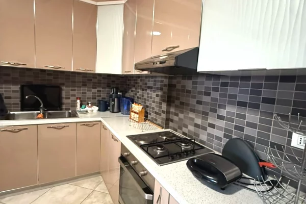 Shtepi me qera Apartament ne Tirane, 2+1, Mobilimi E mobiluar, Pagesa 600  Euro.
