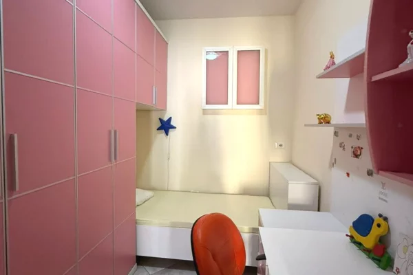 Shtepi me qera Apartament ne Tirane, 2+1, Mobilimi E mobiluar, Pagesa 600  Euro.