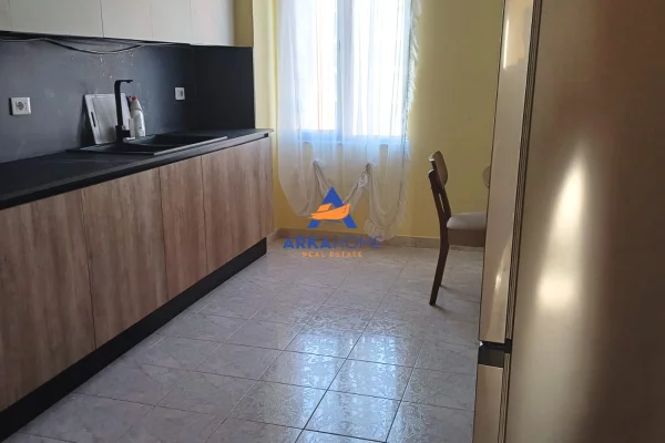 Shtepi me qera Apartament ne Tirane, 2+1, Mobilimi E mobiluar, Pagesa 820  Euro.