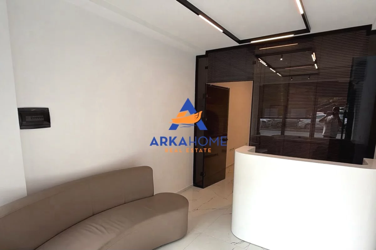 JEPET DYQAN ME QERA 30M2 "RRUGA E DIBRES, PRANE KOMISARIATIT NR. 4" 50.000 LEKE