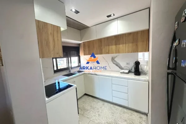 Shtepi me qera Apartament ne Tirane, 2+1, Mobilimi E mobiluar, Pagesa 711  Euro.
