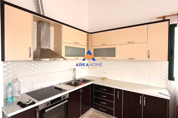 Shtepi me qera Apartament ne Tirane, 2+1, Mobilimi E mobiluar, Pagesa 600  Euro.