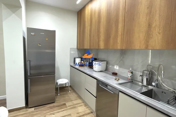 Shtepi me qera Apartament ne Tirane, 2+1, Mobilimi E mobiluar, Pagesa 1,100  Euro.