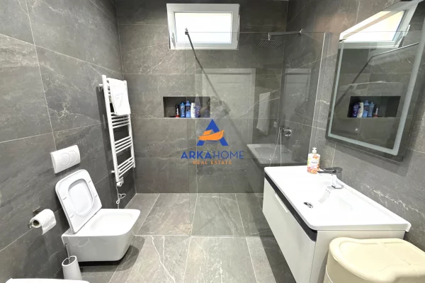 Shtepi me qera Apartament ne Tirane, 2+1, Mobilimi E mobiluar, Pagesa 1,100  Euro.