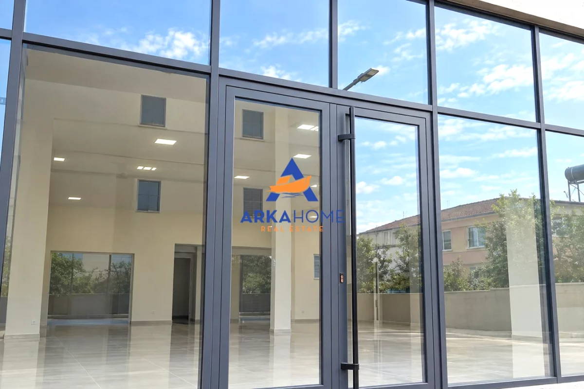 JEPET NJESI SHERBIMI PER SHITJE 68 M2 "RRUGA PJETER BOGDANI, ASTIR" 218000 EURO