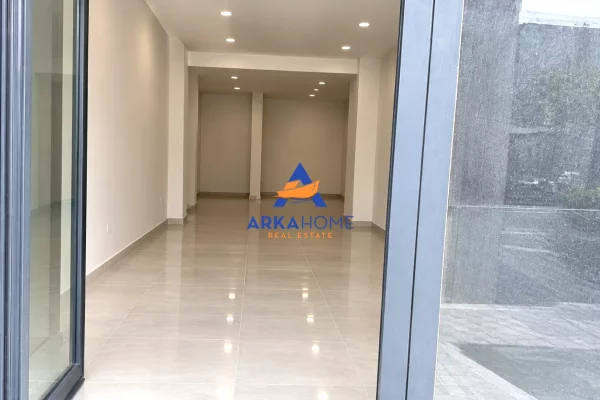 Ambient biznesi ne shitje 1+1 ne Tirane - 323,840 Euro