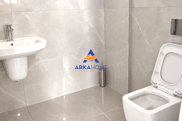 JEPET NJESI SHERBIMI PER SHITJE 101 M2 "RRUGA PJETER BOGDANI, ASTIR" 323840 EURO
