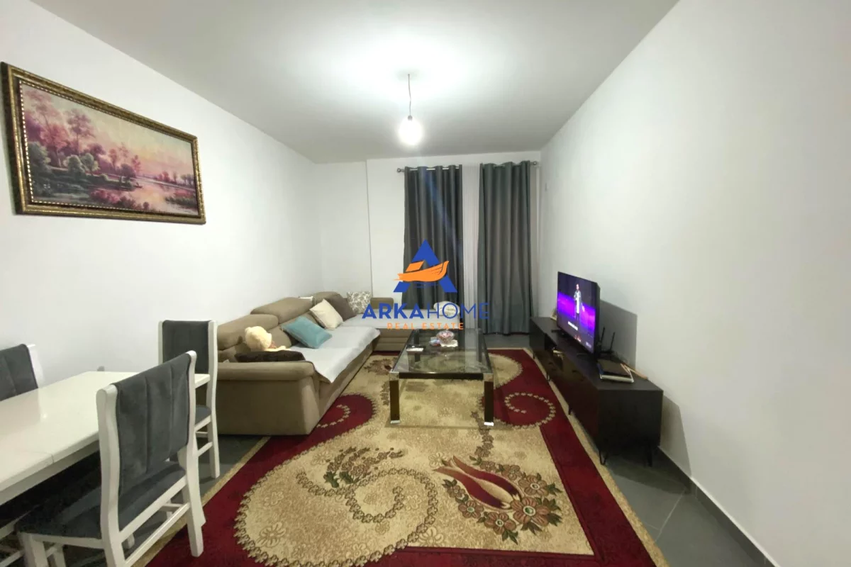 Shtepi ne shitje Apartament ne Tirane, 2+1, Mobilimi E mobiluar, Pagesa 147,702  Euro.