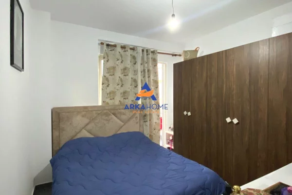 Shtepi ne shitje Apartament ne Tirane, 2+1, Mobilimi E mobiluar, Pagesa 147,702  Euro.