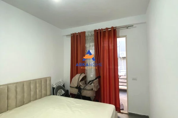 Shtepi ne shitje Apartament ne Tirane, 2+1, Mobilimi E mobiluar, Pagesa 147,702  Euro.