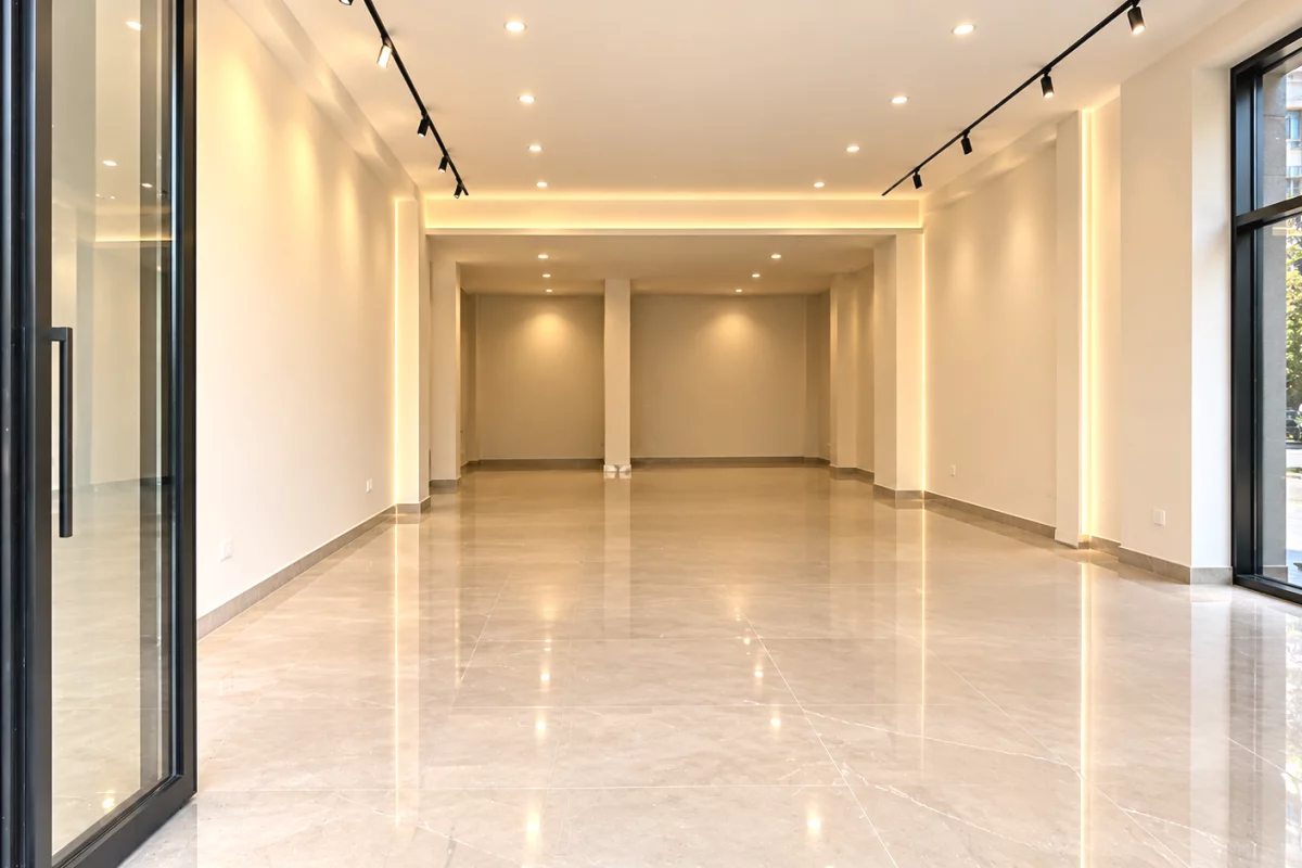 JEPET AMBIENT SHERBIMI PER SHITJE 68 M2 "RRUGA PIETER BOGDANI, ASTIR" 218560 EURO
