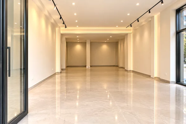 JEPET AMBIENT SHËRBIMI PËR SHITJE 68 M2 "RRUGA PIETËR BOGDANI, ASTIR" 218560 EURO