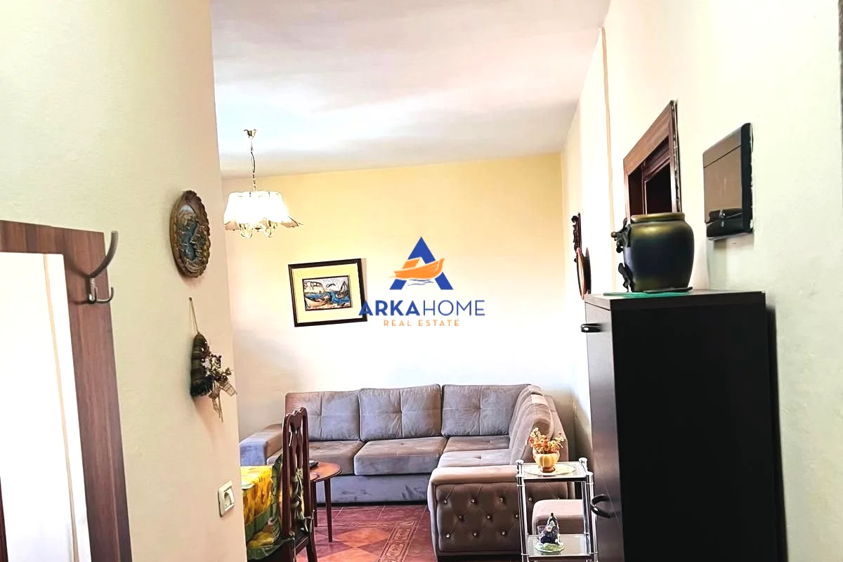 Shtepi me qera Apartament ne Tirane, 2+1, Mobilimi E mobiluar, Pagesa 548  Euro.