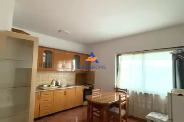 Shtepi me qera 2+1 ne Tirane - 460 Euro