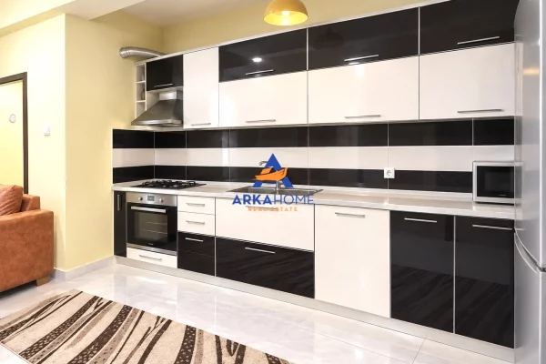 Shtepi ne shitje Apartament ne Tirane, 3+1, Mobilimi E mobiluar, Pagesa 421,052  Euro.
