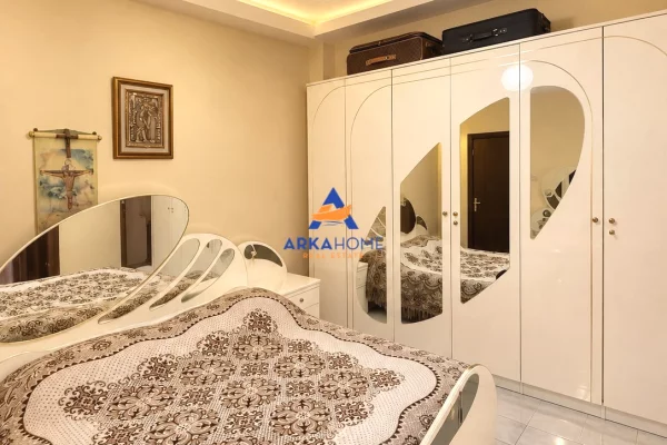 Shtepi ne shitje Apartament ne Tirane, 3+1, Mobilimi E mobiluar, Pagesa 421,052  Euro.