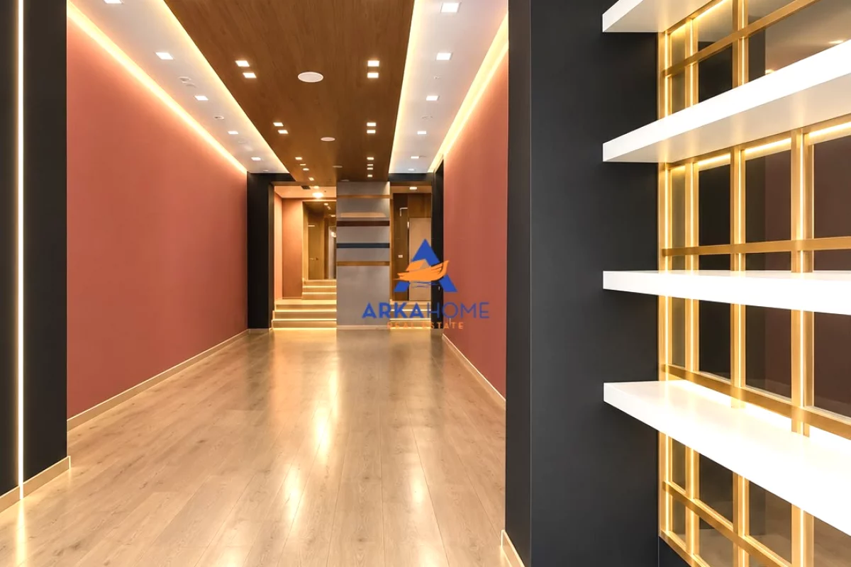JEPET AMBIENT ME QERA 70 M2 "MYSLYM SHYRI" 2500 EURO (I DISKUTUESHEM)