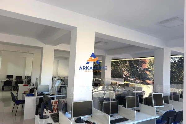 Ambient biznesi me qera 3+1 ne Tirane - 2,192 Euro