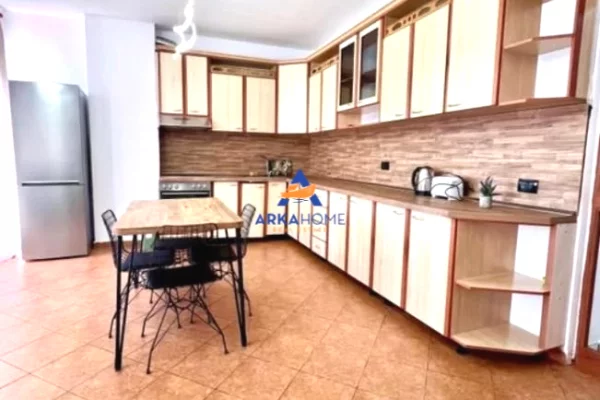 Shtepi me qera Apartament ne Tirane, 2+1, Mobilimi E mobiluar, Pagesa 657  Euro.