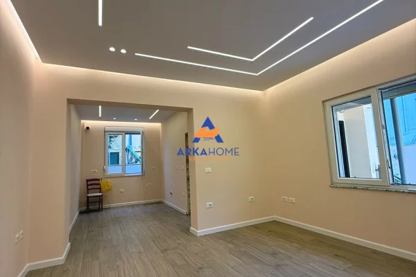 Shtepi me qera Vila Luksoze ne Tirane, 5+1, Mobilimi E mobiluar, Pagesa 2,307  Euro.