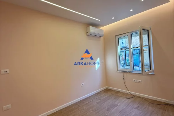 Shtepi me qera Vila Luksoze ne Tirane, 5+1, Mobilimi E mobiluar, Pagesa 2,307  Euro.