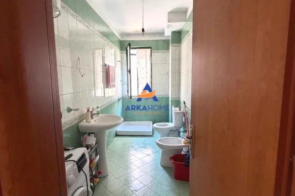 Shtepi me qera Apartament ne Tirane, 1+1, Mobilimi E mobiluar, Pagesa 450  Euro.