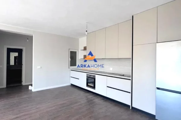 JEPET ZYRE ME QERA 125 M2 "KOMPLEKSI BERMON,BULEVARDI I RI" 60.000 LEKE