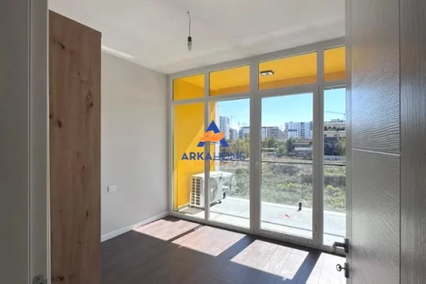 JEPET ZYRE ME QERA 125 M2 "KOMPLEKSI BERMON,BULEVARDI I RI" 60.000 LEKE