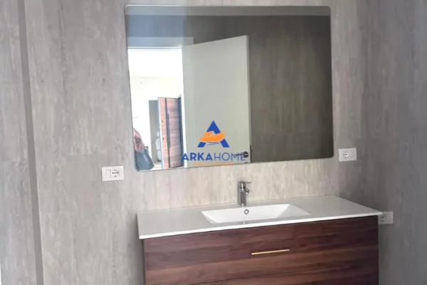 JEPET ZYRE ME QERA 125 M2 "KOMPLEKSI BERMON,BULEVARDI I RI" 60.000 LEKE