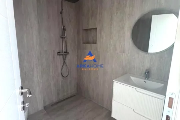 JEPET ZYRE ME QERA 125 M2 "KOMPLEKSI BERMON,BULEVARDI I RI" 60.000 LEKE