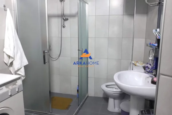 Shtepi ne shitje Apartament ne Tirane, 1+1, Mobilimi E mobiluar, Pagesa 182,320  Euro.