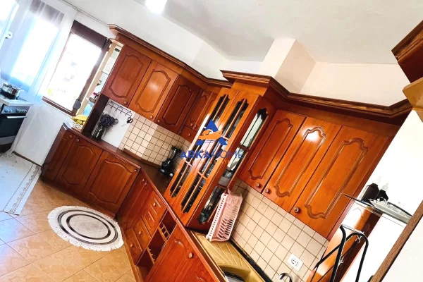 Appartamento in vendita a Tirana 2+1, Arredato